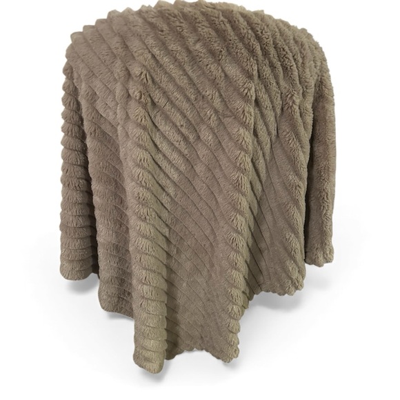 Black Rivet Faux Fur Poncho - Picture 4 of 6